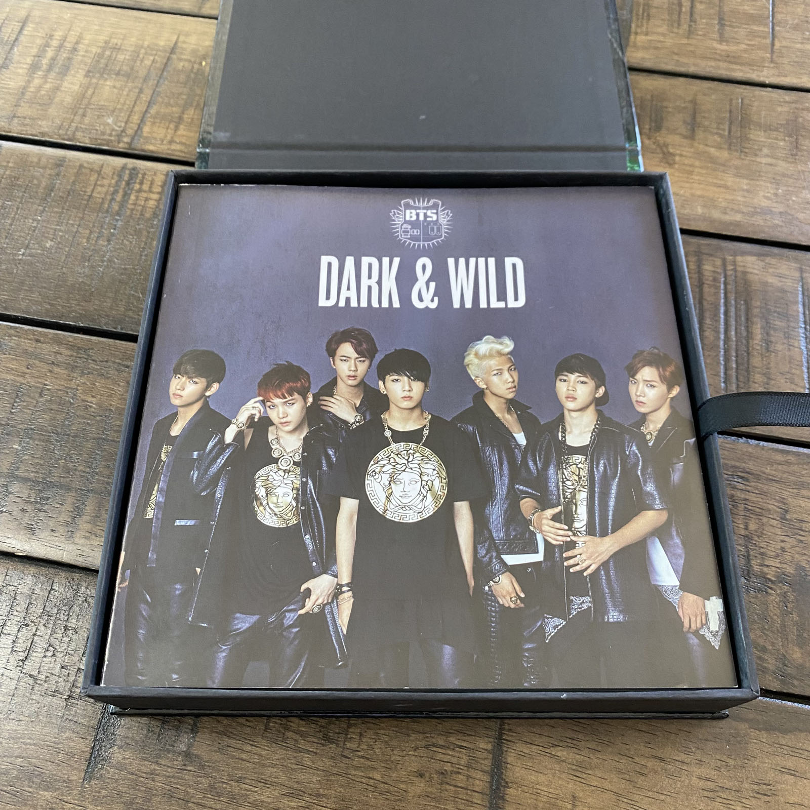 BTS - DARK & WILD (CD BOX SET) 2014!! RARE!! 100-PAGE