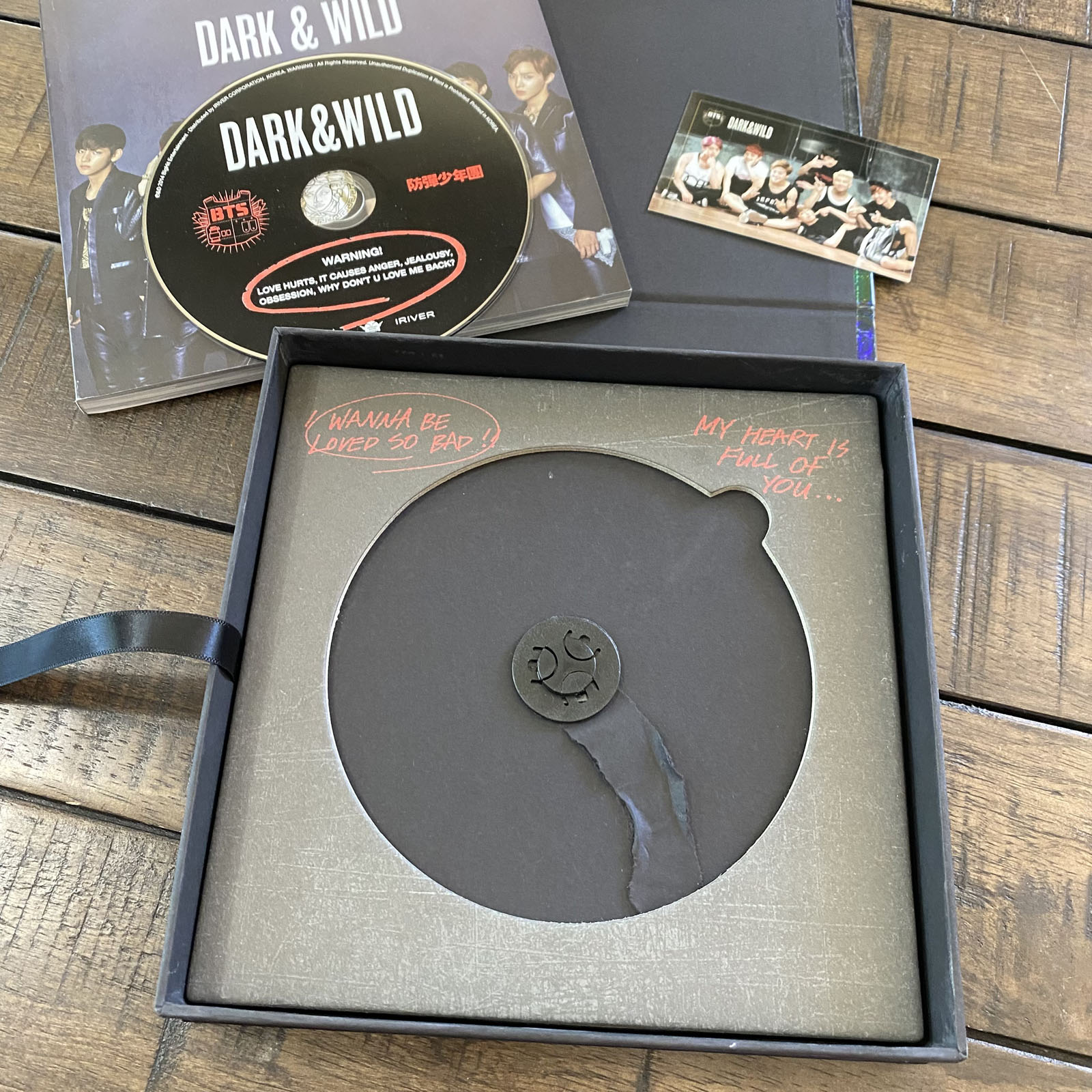 BTS - DARK & WILD (CD BOX SET) 2014!! RARE!! 100-PAGE