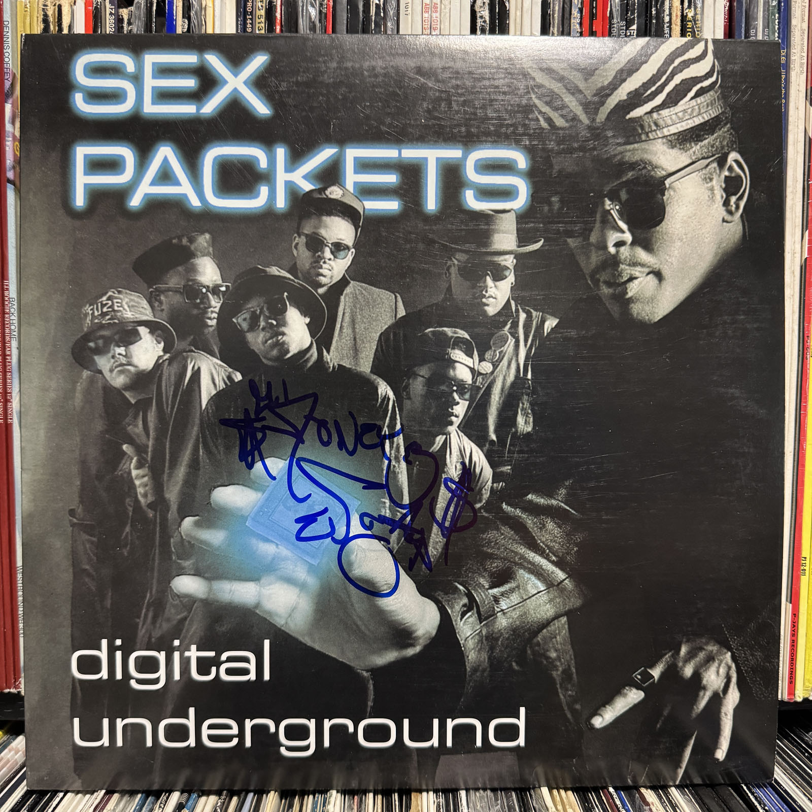 超レア:コレクターアイテム U2 POP 特別版 VHS & CD BOXセット Funko Pop! Moments Deluxe: U2 - Daisy - Zoo TV Tour - (1993) Stage